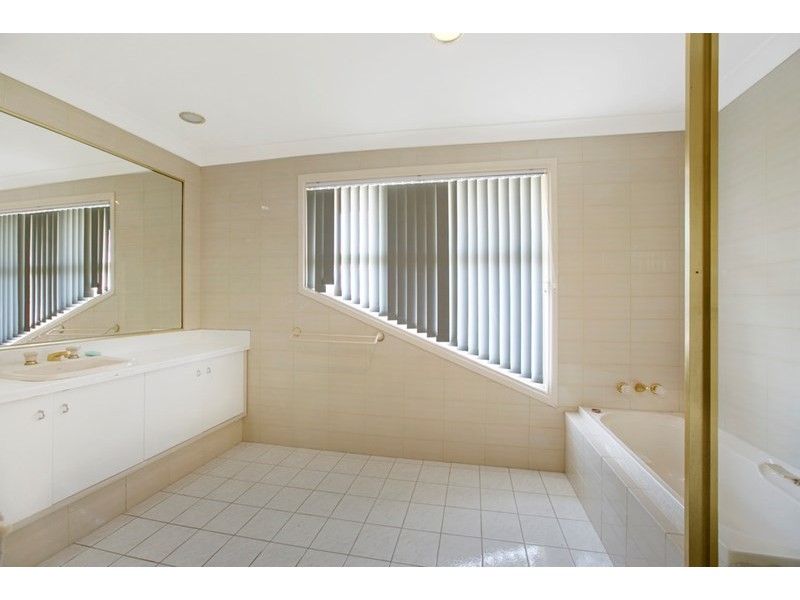 24 Bollard Court, Raby Bay QLD 4163