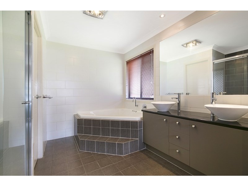 85 Habitat Drive, Redland Bay QLD 4165