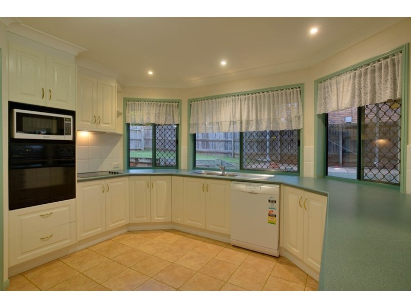 5 Hayley Street, Manly West QLD 4179