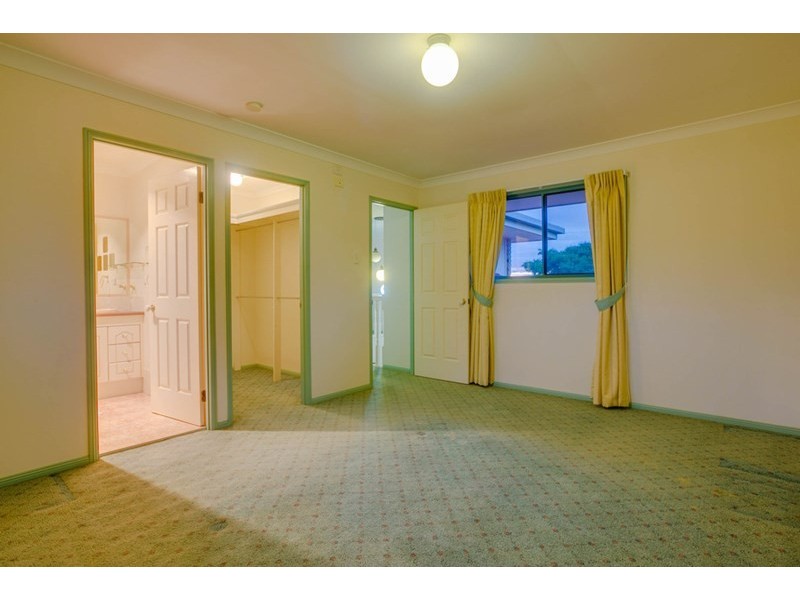 5 Hayley Street, Manly West QLD 4179