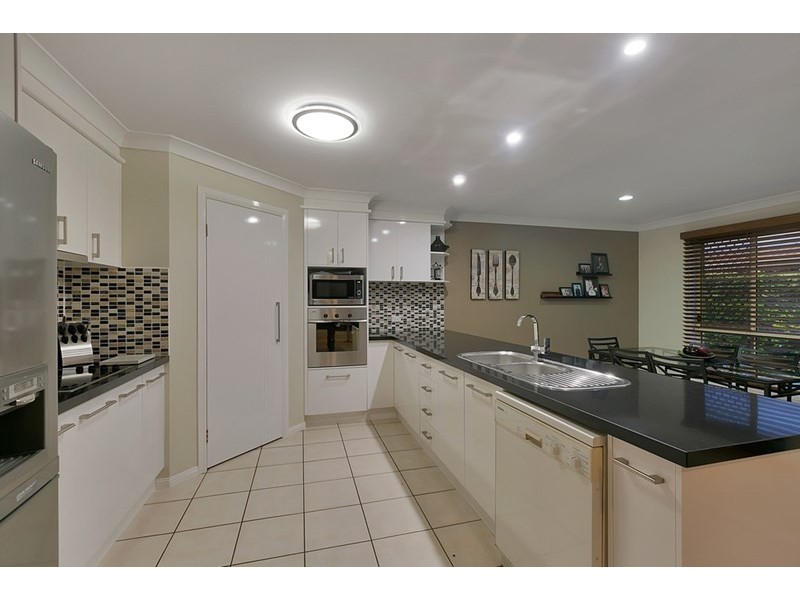 16 Darcelle Place, Ormiston QLD 4160