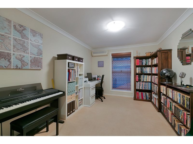 16 Darcelle Place, Ormiston QLD 4160