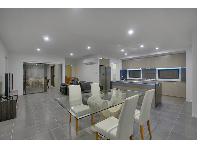 11 Buckland Street, Wellington Point QLD 4160