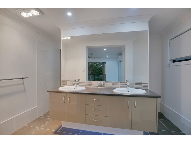 11 Buckland Street, Wellington Point QLD 4160