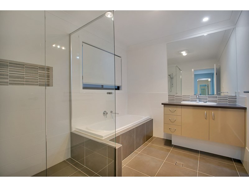 11 Buckland Street, Wellington Point QLD 4160