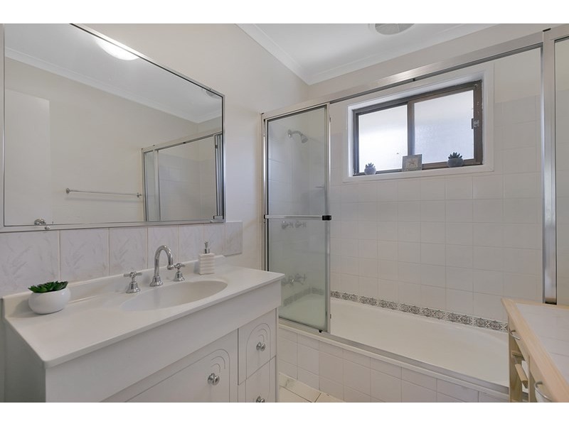 2 Thrush Court, Wellington Point QLD 4160