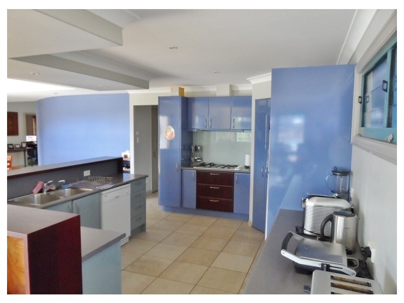 18 Helena Street, Wellington Point QLD 4160