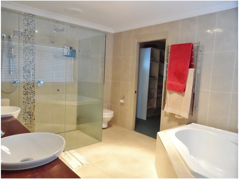 18 Helena Street, Wellington Point QLD 4160