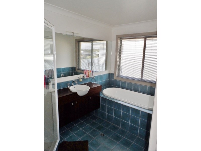 18 Helena Street, Wellington Point QLD 4160