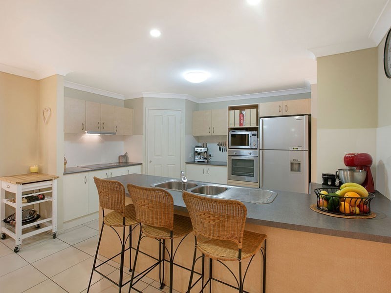 27 Surman Street, Birkdale QLD 4159