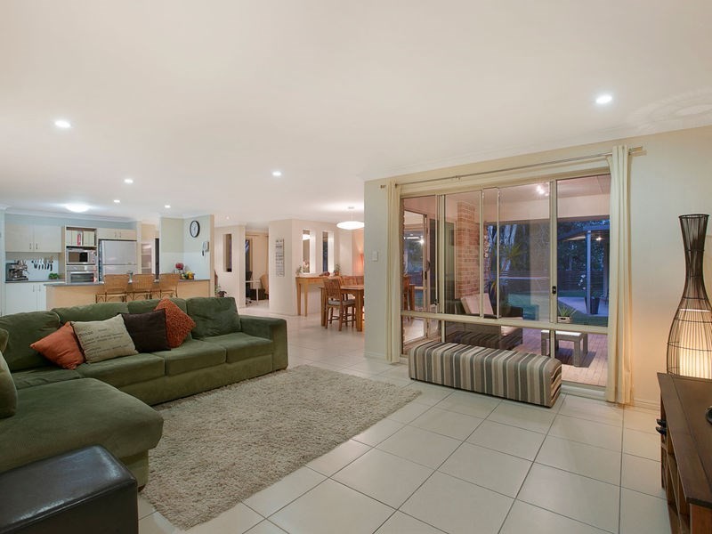 27 Surman Street, Birkdale QLD 4159