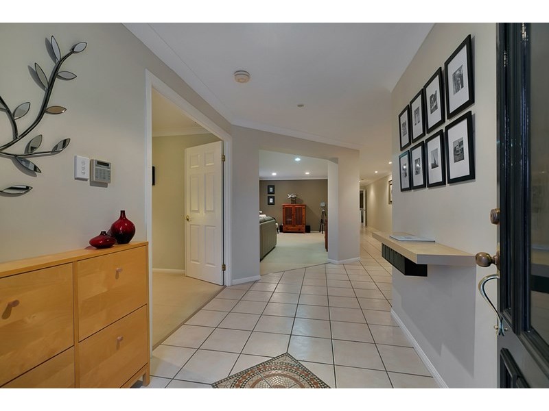 16 Darcelle Place, Ormiston QLD 4160