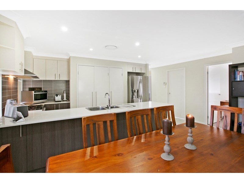 2 Saltburn Place, Wakerley QLD 4154