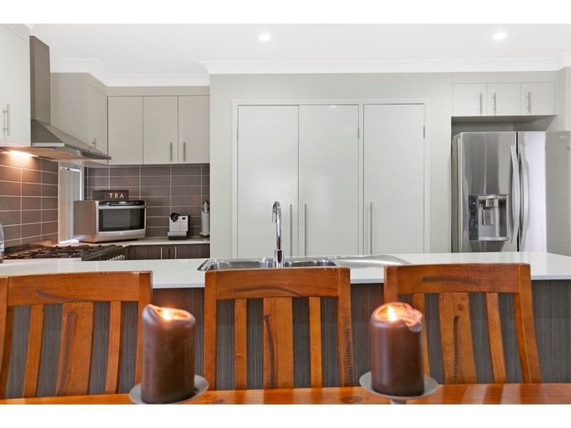 2 Saltburn Place, Wakerley QLD 4154