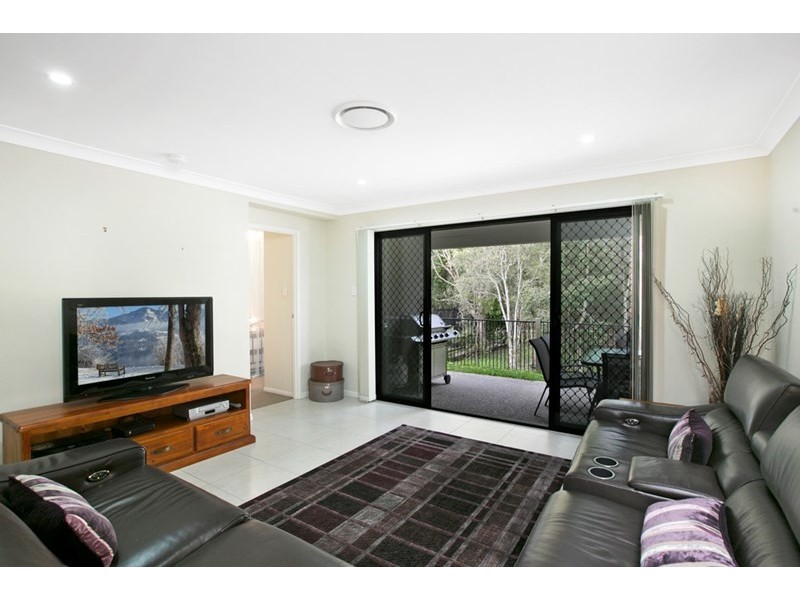 2 Saltburn Place, Wakerley QLD 4154