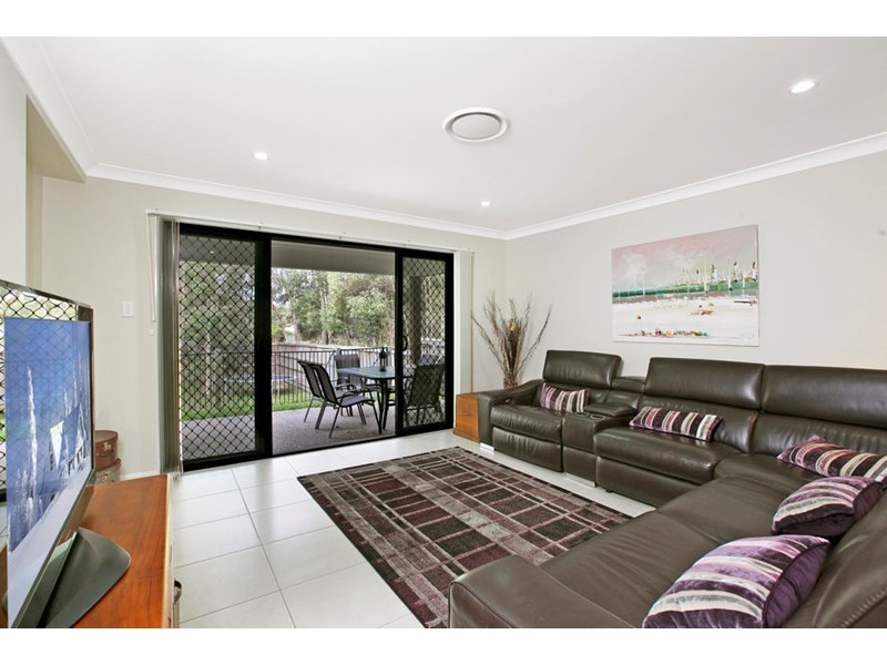 2 Saltburn Place, Wakerley QLD 4154