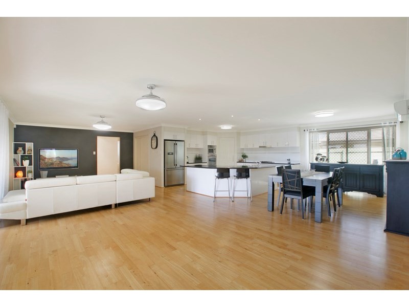 9 Mervyn Crescent, Redland Bay QLD 4165