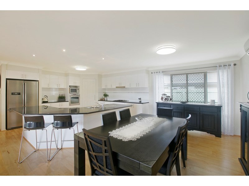 9 Mervyn Crescent, Redland Bay QLD 4165