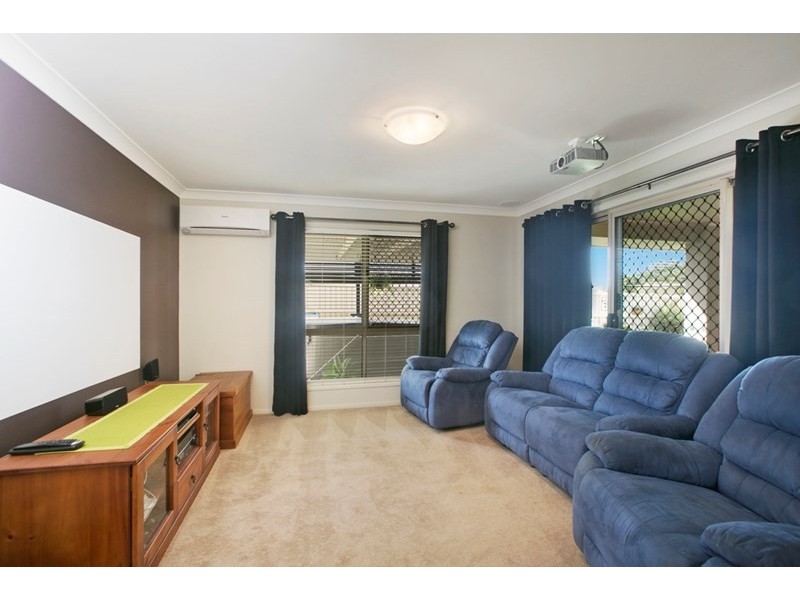 9 Mervyn Crescent, Redland Bay QLD 4165