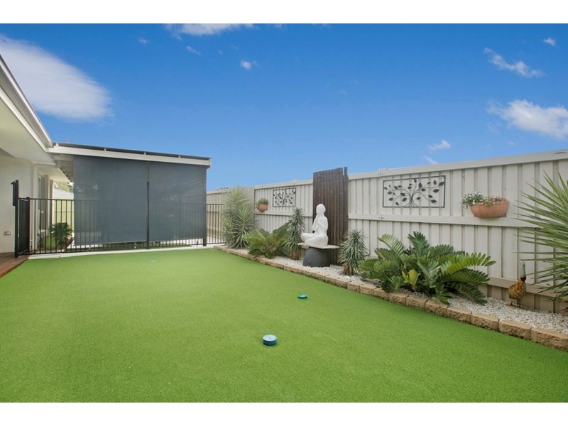 9 Mervyn Crescent, Redland Bay QLD 4165