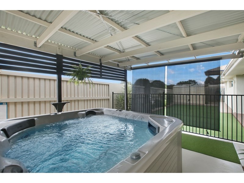 9 Mervyn Crescent, Redland Bay QLD 4165