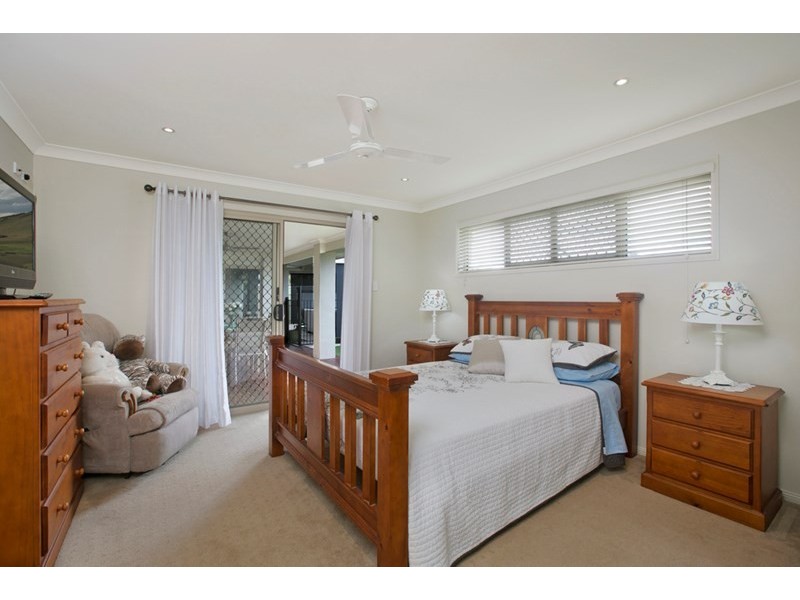 9 Mervyn Crescent, Redland Bay QLD 4165