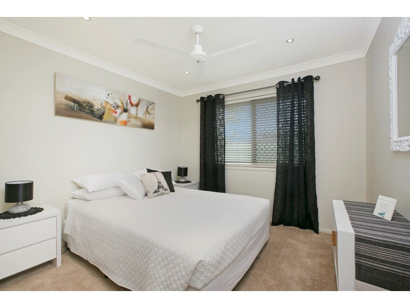 9 Mervyn Crescent, Redland Bay QLD 4165