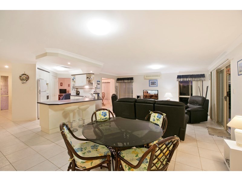 14 Johnston Avenue, Birkdale QLD 4159