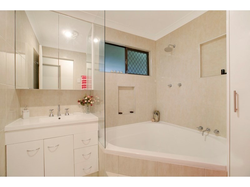 15 Boorana Street, Thorneside QLD 4158