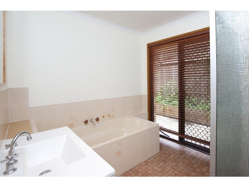 12 Frank Street, Thorneside QLD 4158