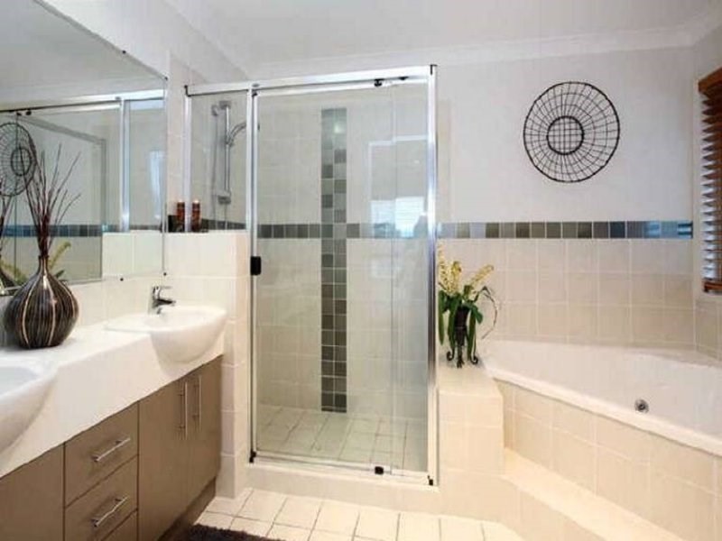 27 TRAFALGAR VALE Avenue, Wellington Point QLD 4160