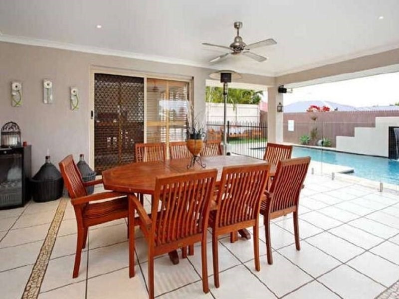 27 TRAFALGAR VALE Avenue, Wellington Point QLD 4160