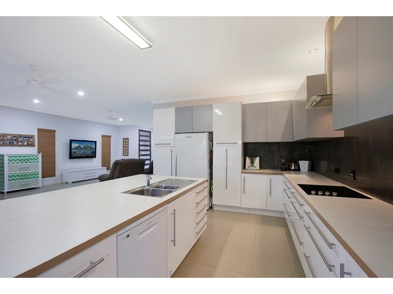 1 Thomas Street, Birkdale QLD 4159