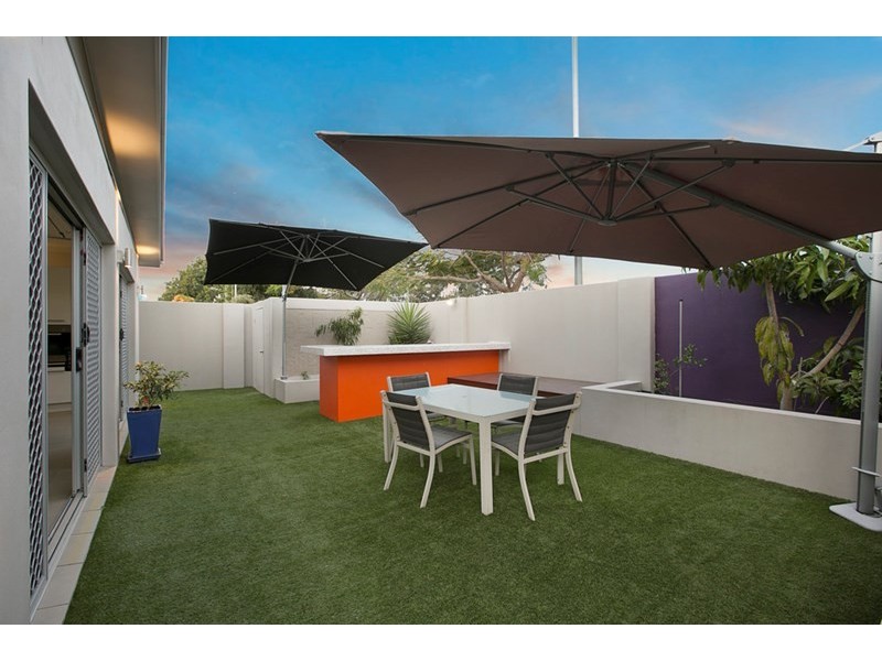 1 Thomas Street, Birkdale QLD 4159