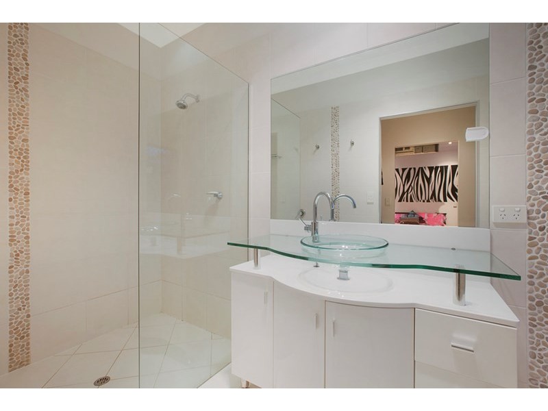 1 Thomas Street, Birkdale QLD 4159