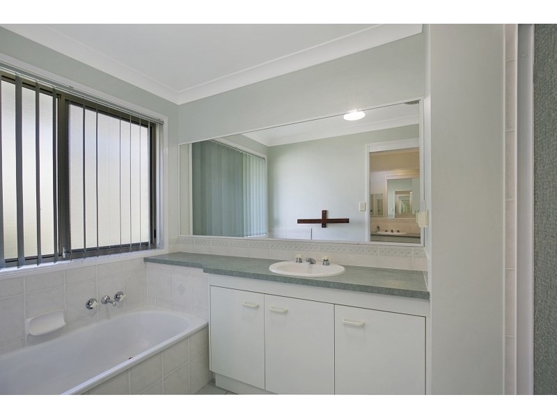 2 Horton Place, Wellington Point QLD 4160