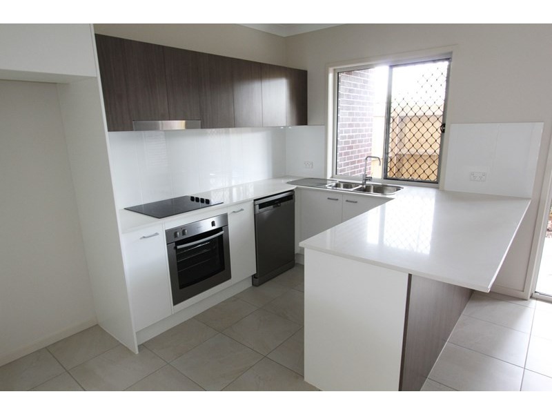 2/43 Surman Street, Birkdale QLD 4159