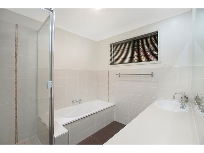 11 Makaha Drive, Birkdale QLD 4159