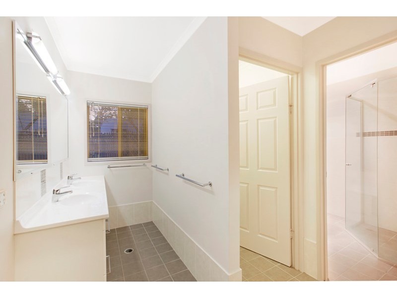 8 Oakwood Street, Capalaba QLD 4157