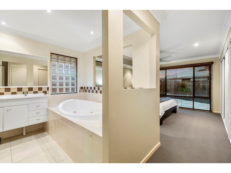 8 Wagan Place, Wellington Point QLD 4160