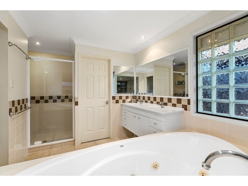 8 Wagan Place, Wellington Point QLD 4160