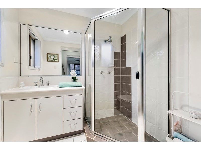 11 Kerry Close, Wellington Point QLD 4160