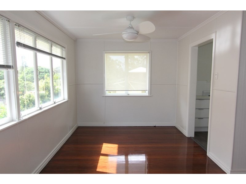 21 ROGER Street, Birkdale QLD 4159