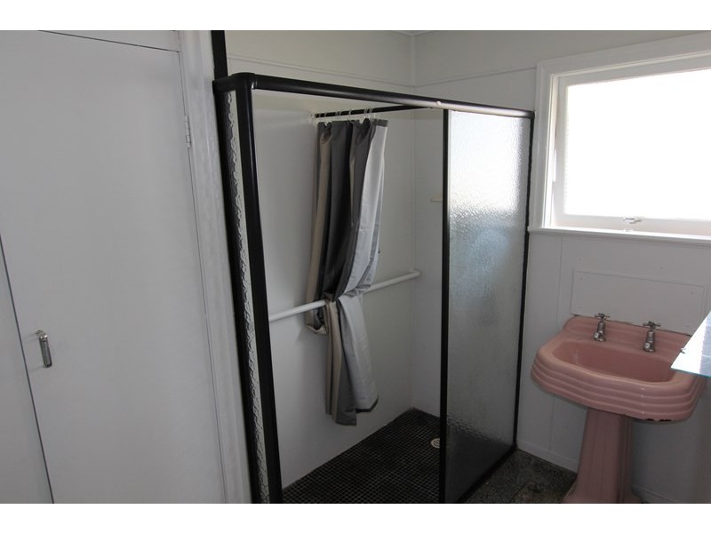 21 ROGER Street, Birkdale QLD 4159