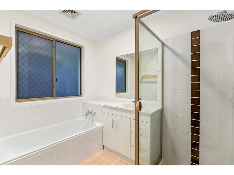 84 Bailey Road, Birkdale QLD 4159