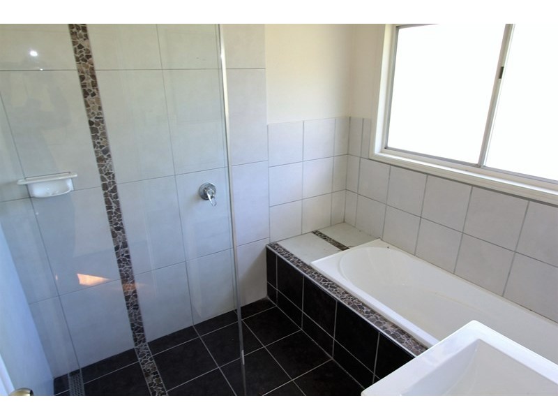 25 CURRAWONG Drive, Birkdale QLD 4159