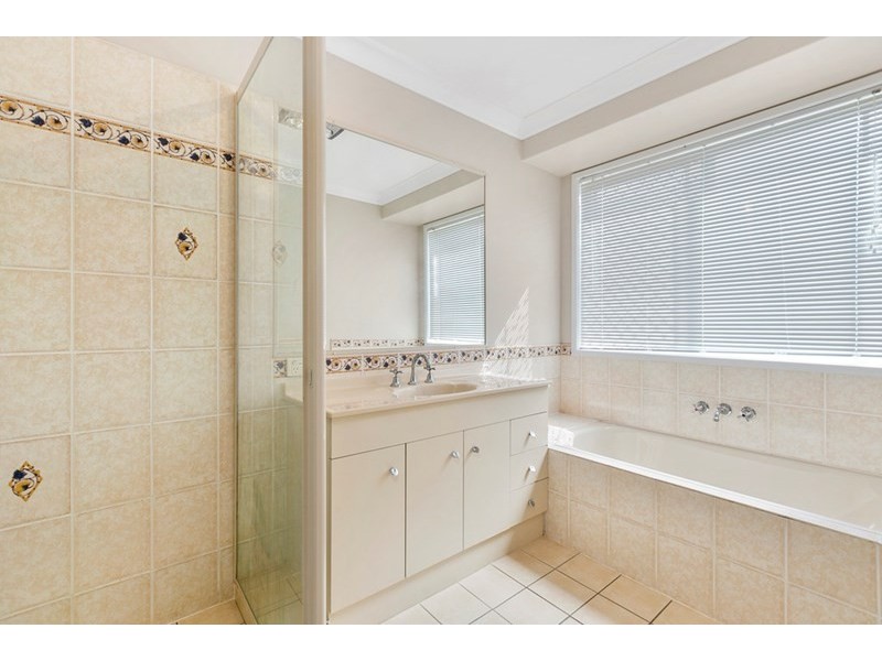 39 Carinyan Drive, Birkdale QLD 4159