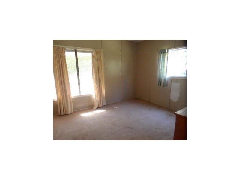 27 DOUBLE JUMP Road, Redland Bay QLD 4165