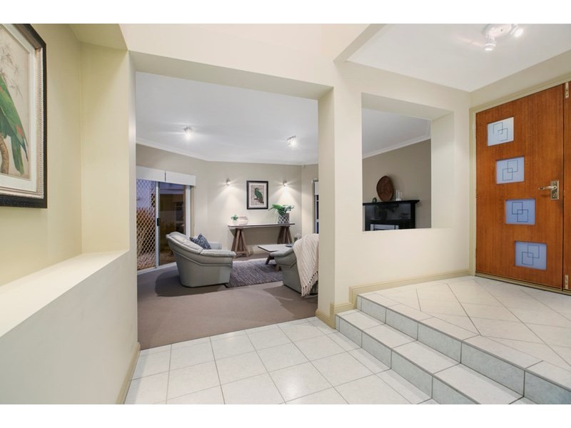 33 Dorsal Drive, Birkdale QLD 4159
