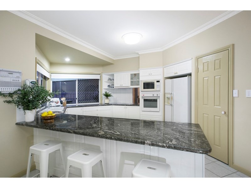 33 Dorsal Drive, Birkdale QLD 4159